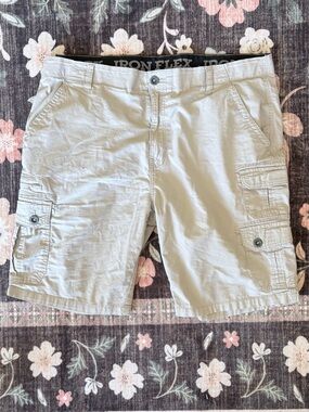 Men's Light Khaki Cargo Shorts - Casual Utility Style